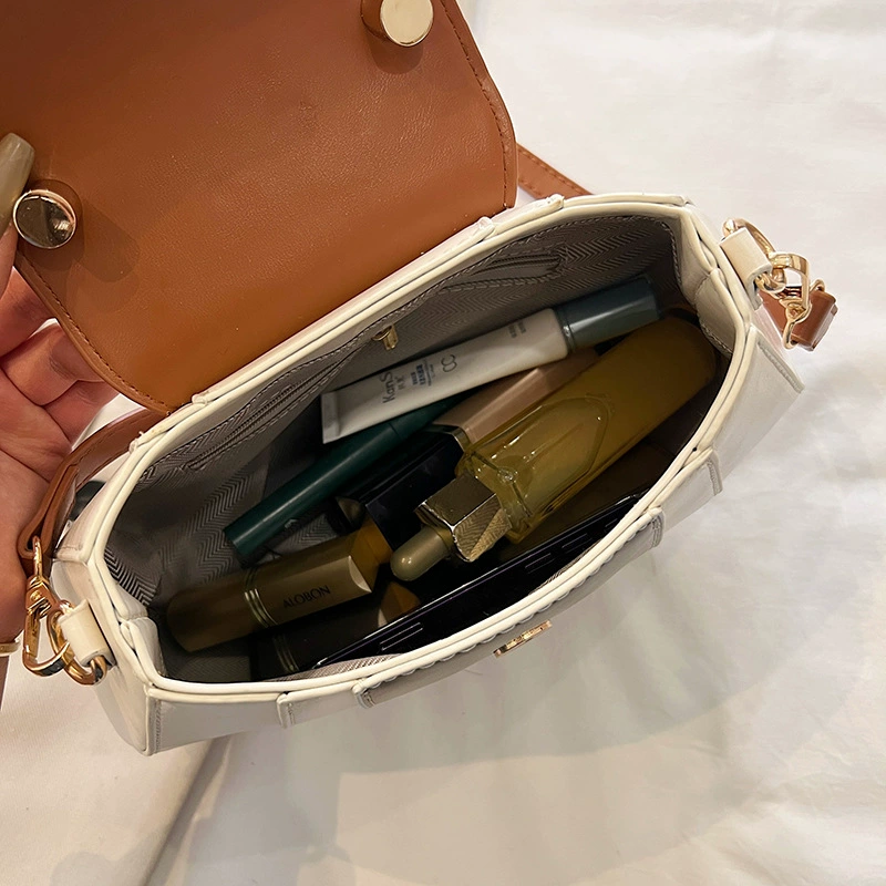 Tas Selempang Wanita - Tampak Samping